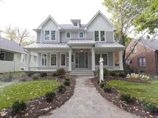 809 Brainard St, Naperville, IL 60563-3134