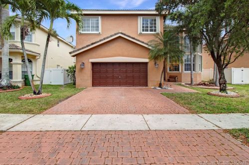 1423 161st Ave, Hollywood, FL 33027-5139