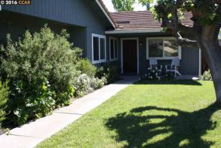 800 Augusta Ct, Concord, CA 94518-2227