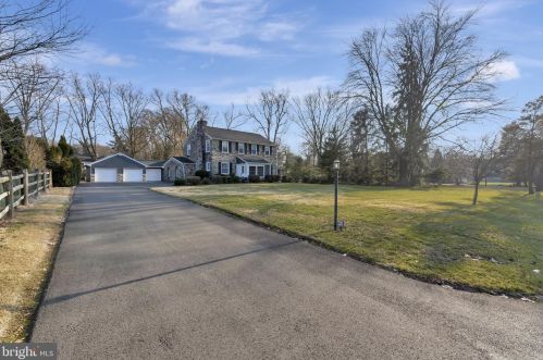 1062 Sunset Dr, Blue Bell, PA 19422-2046