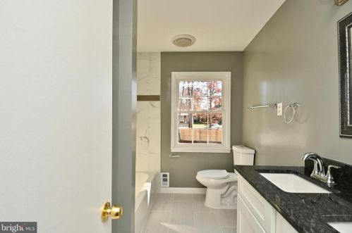 6153 Roxbury Ave, Springfield VA  22152-1625 exterior