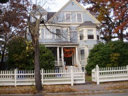 997 Beacon St, Newton, MA 02459-1722