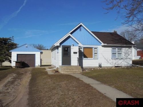 313 Abbot Ave, Madelia, MN 56062-1533