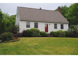 3 Alyce Dr, Newmarket, NH 03857-2169