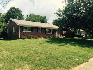 2065 Dorset Dr, Lexington, KY 40504-1355