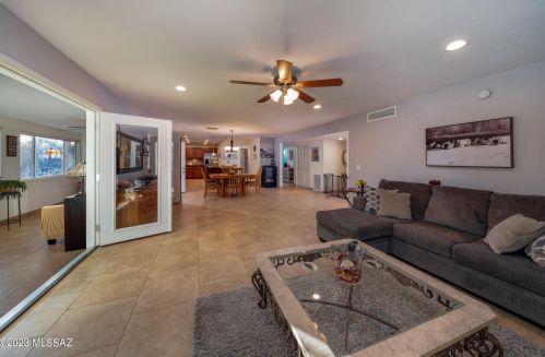 10060 Discovery Dr, Tucson AZ  85748-7608 exterior