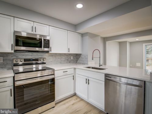8414 Red Eagle Ct, Lorton VA  22079-3047 exterior
