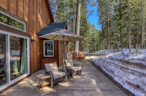 13595 Hansel Ave, Truckee CA  96161-6242 exterior