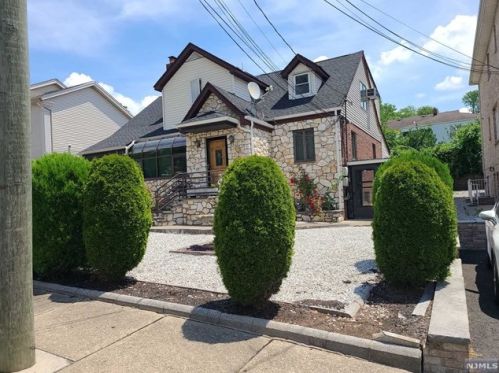 456 6th St, Palisades Park, NJ 07650-2469