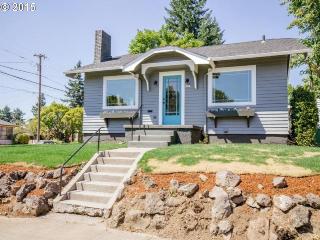 6307 Fremont St, Portland, OR 97213-4439