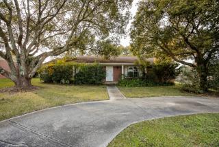 1203 Lake Miriam Dr, Lakeland, FL 33813-2259