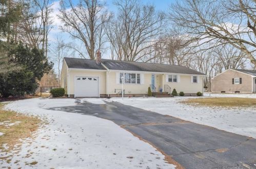 11 Mcgrath Rd, Wapping, CT 06074-1121