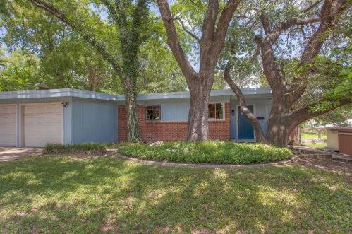 3913 Micki Lynn Ave, Fort Worth, TX 76107-7231