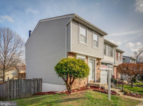 8414 Red Eagle Ct, Lorton VA  22079-3047 exterior