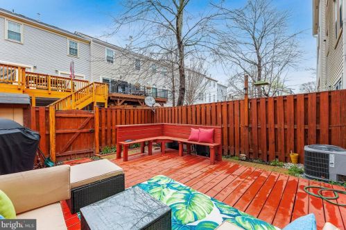 8010 Revenna Ln, Springfield VA  22153-2935 exterior