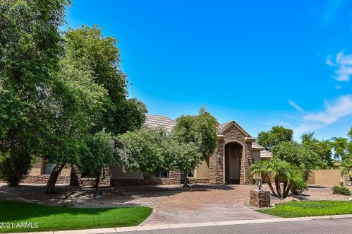 2082 Sanoque Blvd, Gilbert, AZ 85298-6106