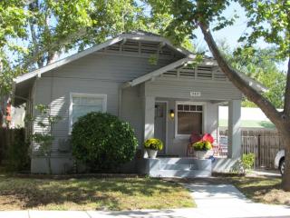 949 33rd St, Sacramento, CA 95816-4410