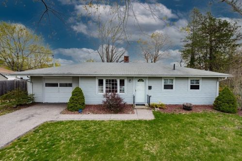 10 Deed Cir, Brockton, MA 02302-2816