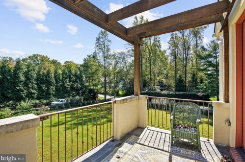 697 Miller Ave, Great Falls VA  22066-2918 exterior