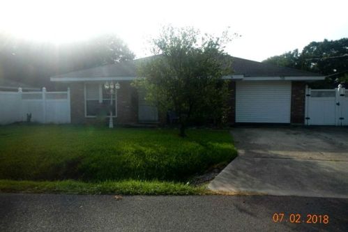 38 Mary St, Norco, LA 70079-2238