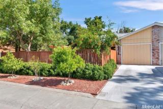 2418 8th St, Davis, CA 95618-2556