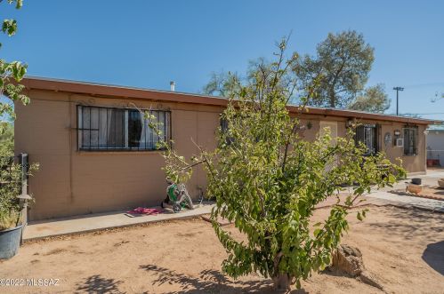 1610 Holladay St, Tucson, AZ 85706-1527