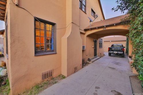 1261 D St, San Bernardino, CA 92405-4734