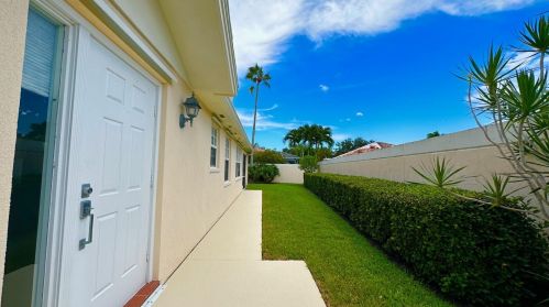 7816 Fork Dr, West Palm Beach, FL 33411-5775