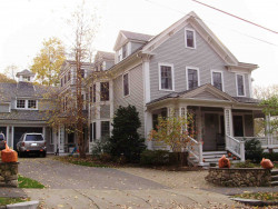 38 Everett St, Newton, MA 02459-1940