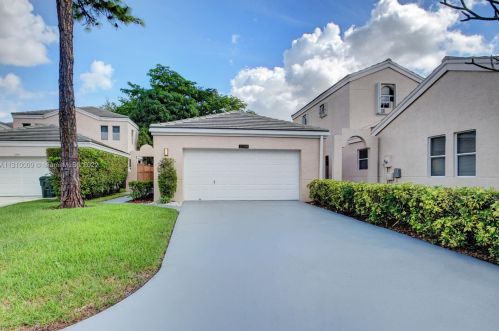 1003 Island Manor Dr, West Palm Beach, FL 33413-2002