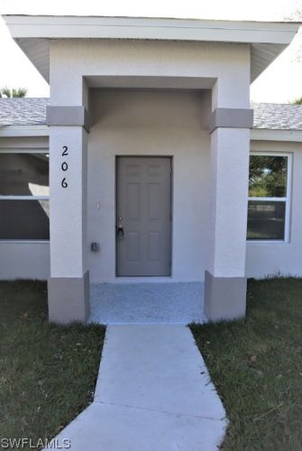 206 6th St, Lehigh Acres, FL 33972-7657