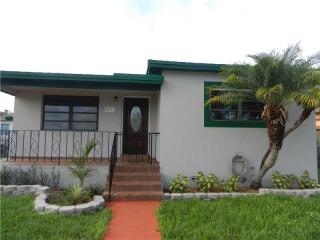 5821 3rd St, Miami FL  33126-4707 exterior