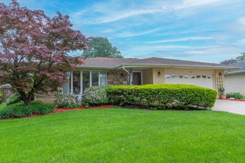 1707 Aralia Dr, Mount Prospect, IL 60056-1630