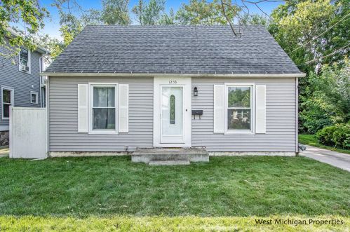 1253 Emerald Ave, Grand Rapids, MI 49505-5224
