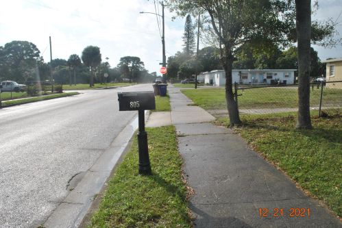 805 24th St, Fort Pierce, FL 34950-6059