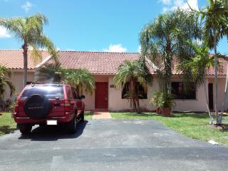 14724 63 Ln, Miami FL  33193-2498 exterior