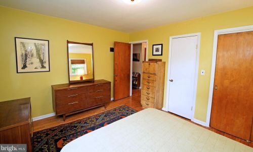 56 Roxboro Rd, Lawrence Township NJ  08648-3925 exterior