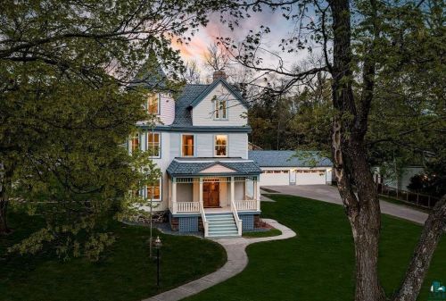 2240 Roslyn Ave, Duluth, MN 55803-2328