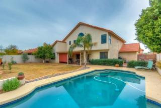 957 58th St, Mesa, AZ 85205-5827