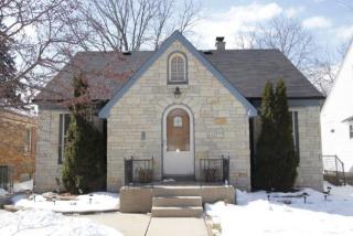 2729 46th St, Milwaukee, WI 53219-3207