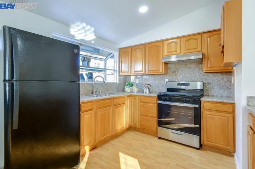 2072 Everglade St, Hayward CA  94545-4737 exterior