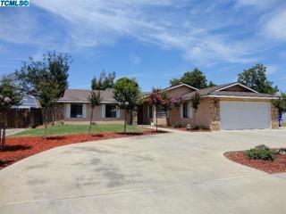 817 Willow St, Exeter, CA 93221-1043