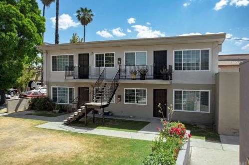 302 Palais Rd, Anaheim, CA 92805-6143