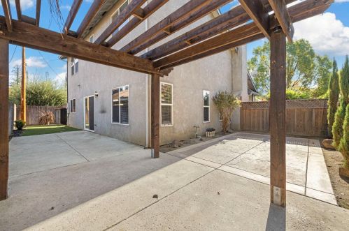 437 Locust St, Lodi CA  95240-2321 exterior