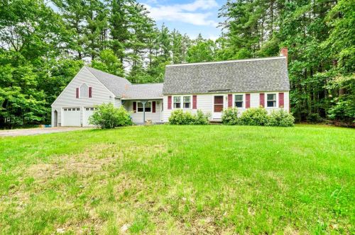 27 Cross Rd, Amherst, NH 03031-2124