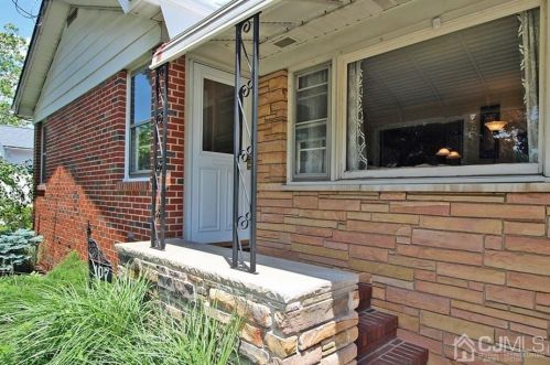 107 Kossuth St, Piscataway, NJ 08854-2506
