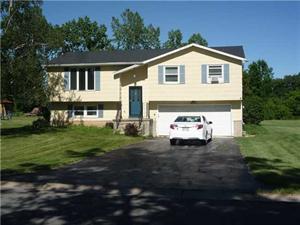 4821 Saint Joseph Dr, Pendleton, NY 14094-1629