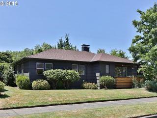 6117 35th Ave, Portland OR  97211-7334 exterior