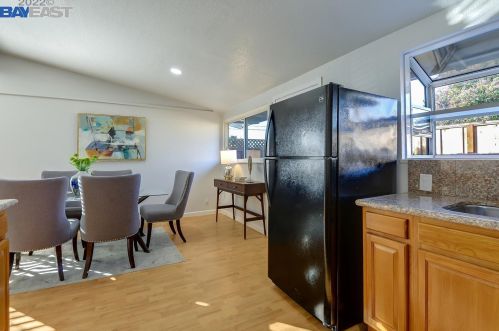 2072 Everglade St, Hayward CA  94545-4737 exterior