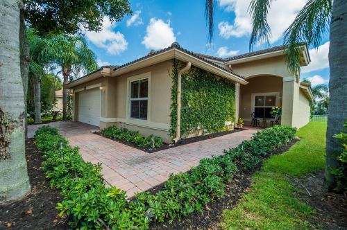 4207 Onega Cir, West Palm Beach FL  33409-7869 exterior